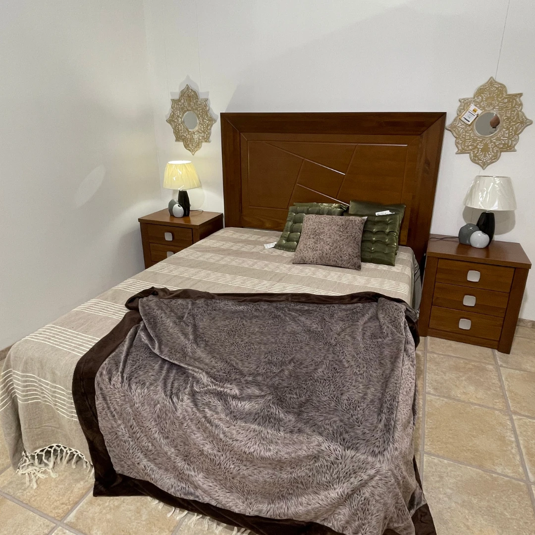 Dormitorio cerezo de matrimonio con cabecero + 2 mesitas en Oferta