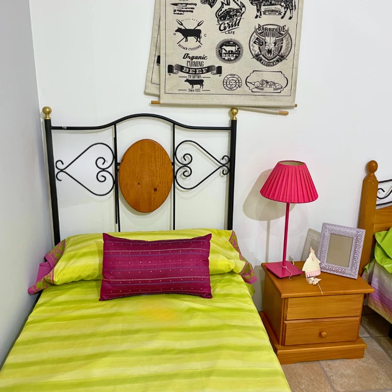 Cabezal de forja + mesita de noche en Oferta