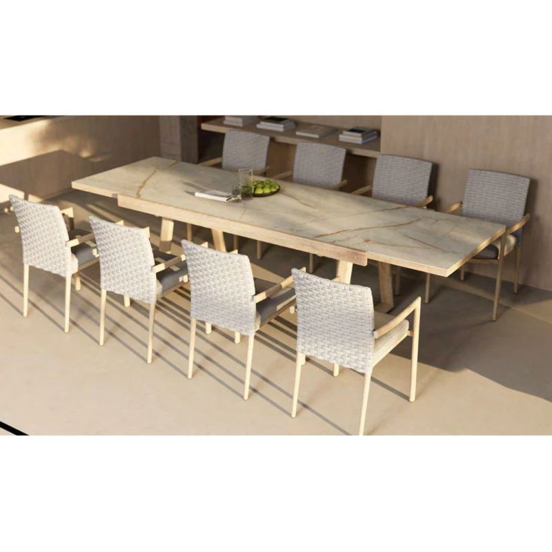 Comedor exterior con mesa extensible piedra y sillones trenzados