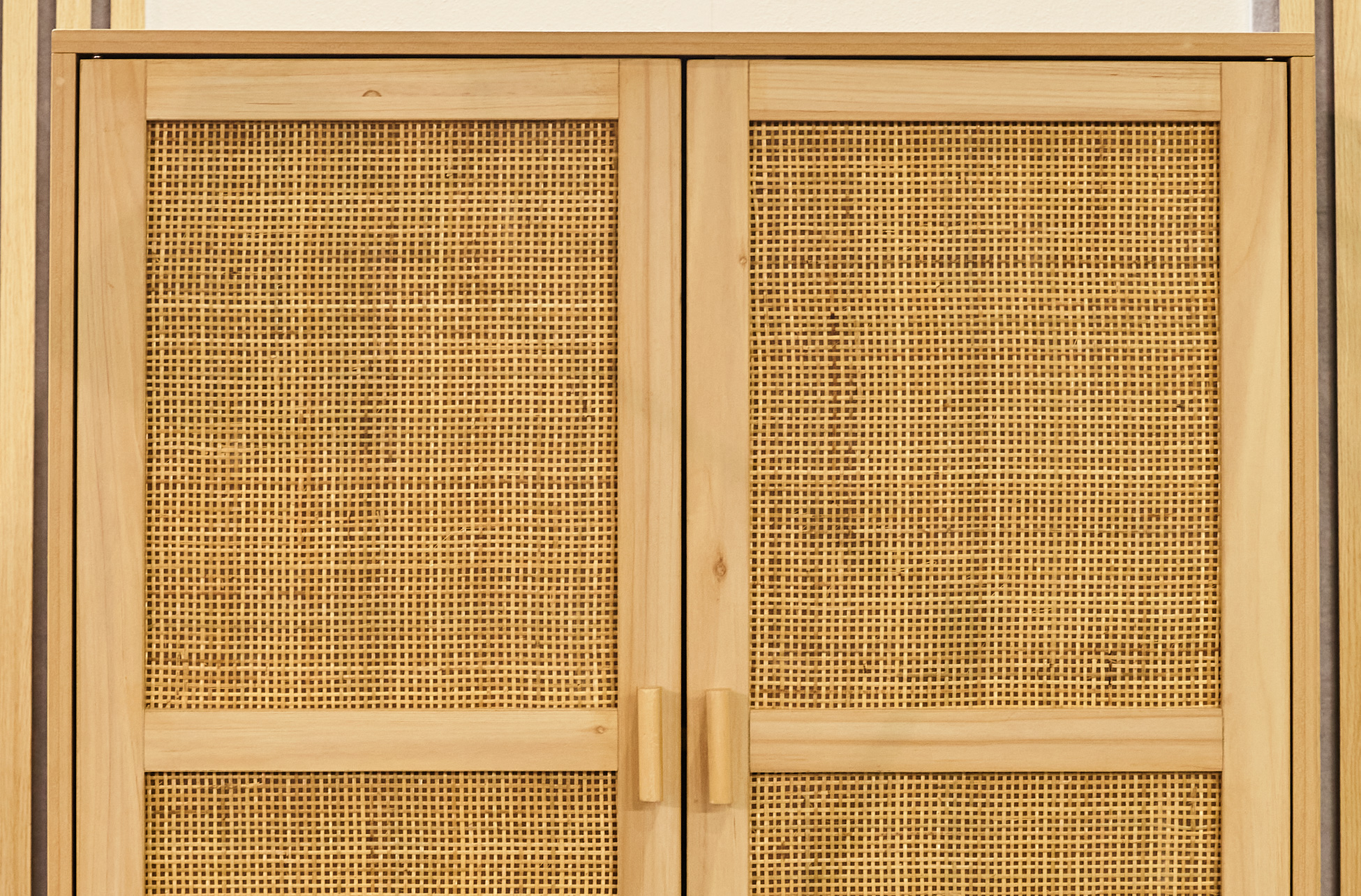 ARMARIO BAJO DÉCOR 80 x 40 CM PINO / RATTAN. - Imagen 4