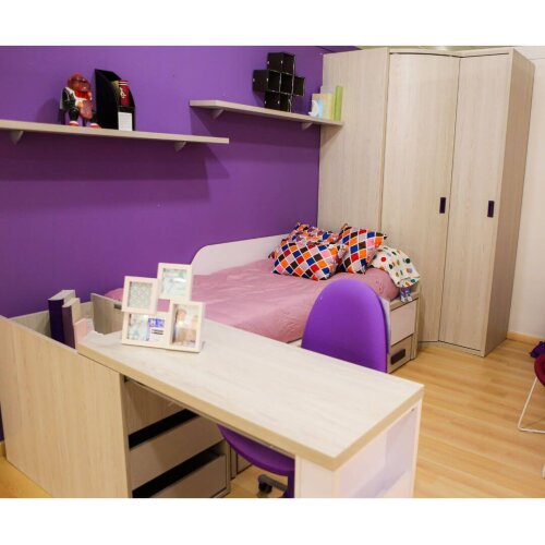 Dormitorio juvenil con cama compacta y arcón extraíble